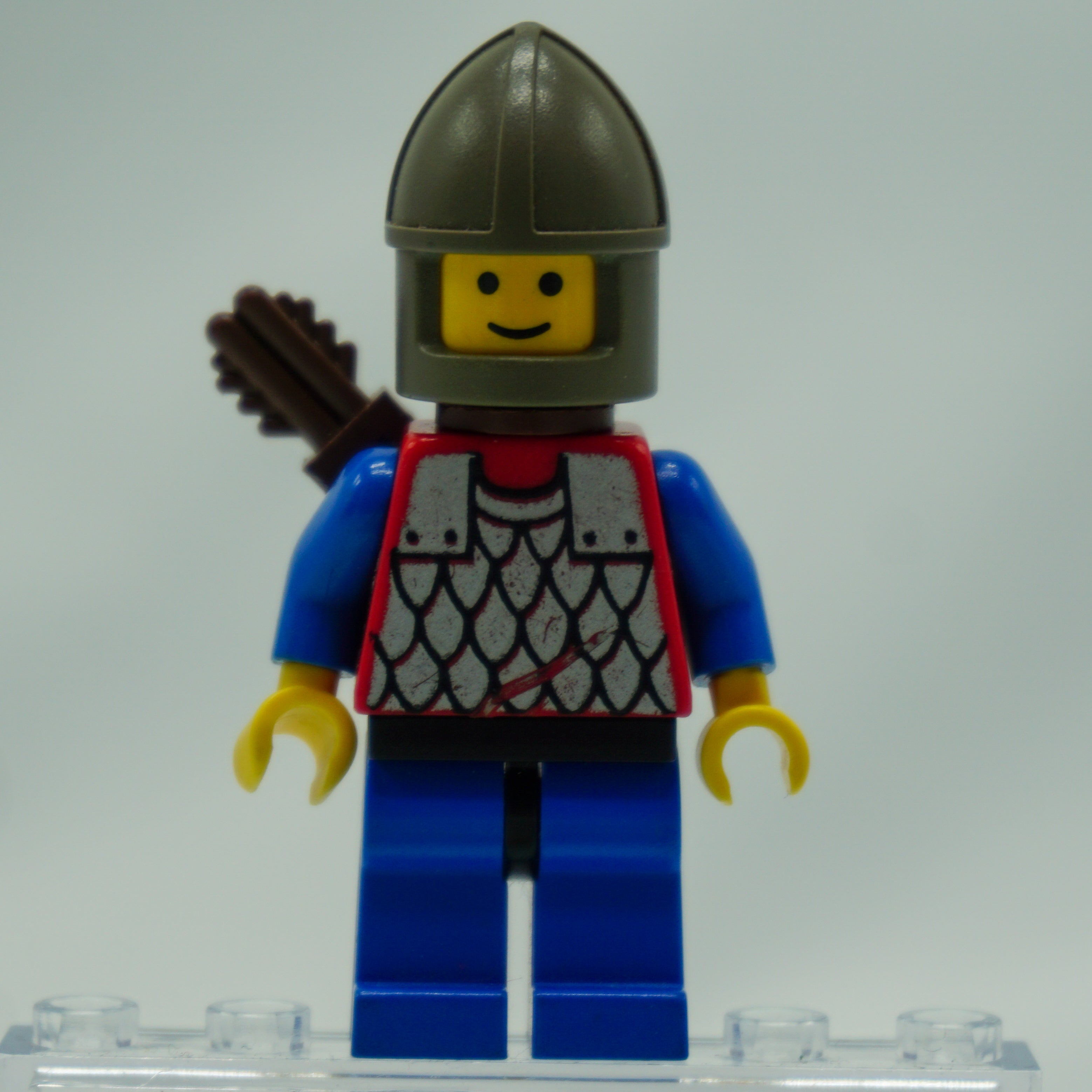 Minifig cas151a - Scale Mail - Red with Blue Arms, Blue Legs with Black Hips, Dark Gray Chin-Guard, Quiver