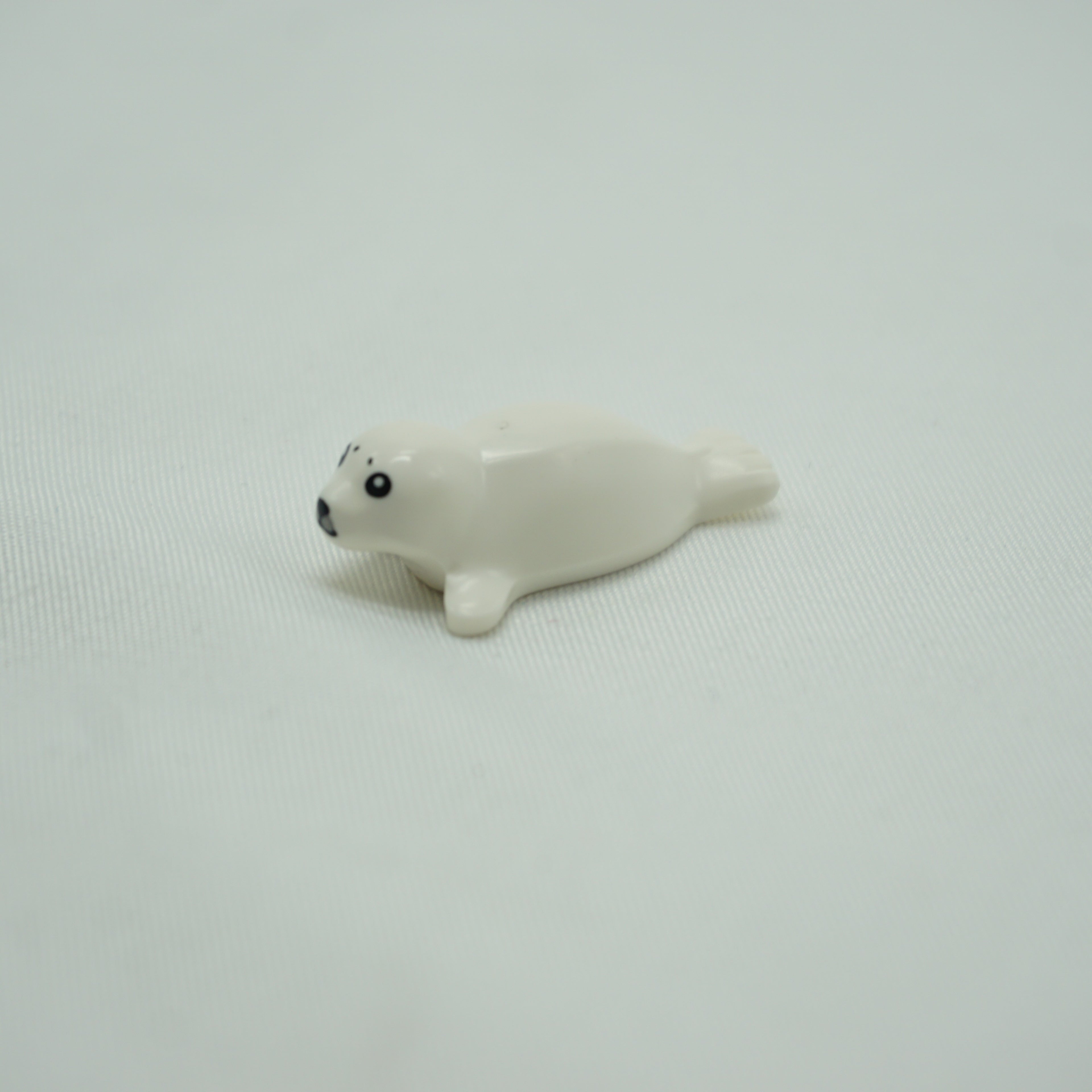 Part 3399pb01 - Seal, Baby with Black Eyes, Nose and Mouth, and Light Bluish Gray Muzzle Pattern
