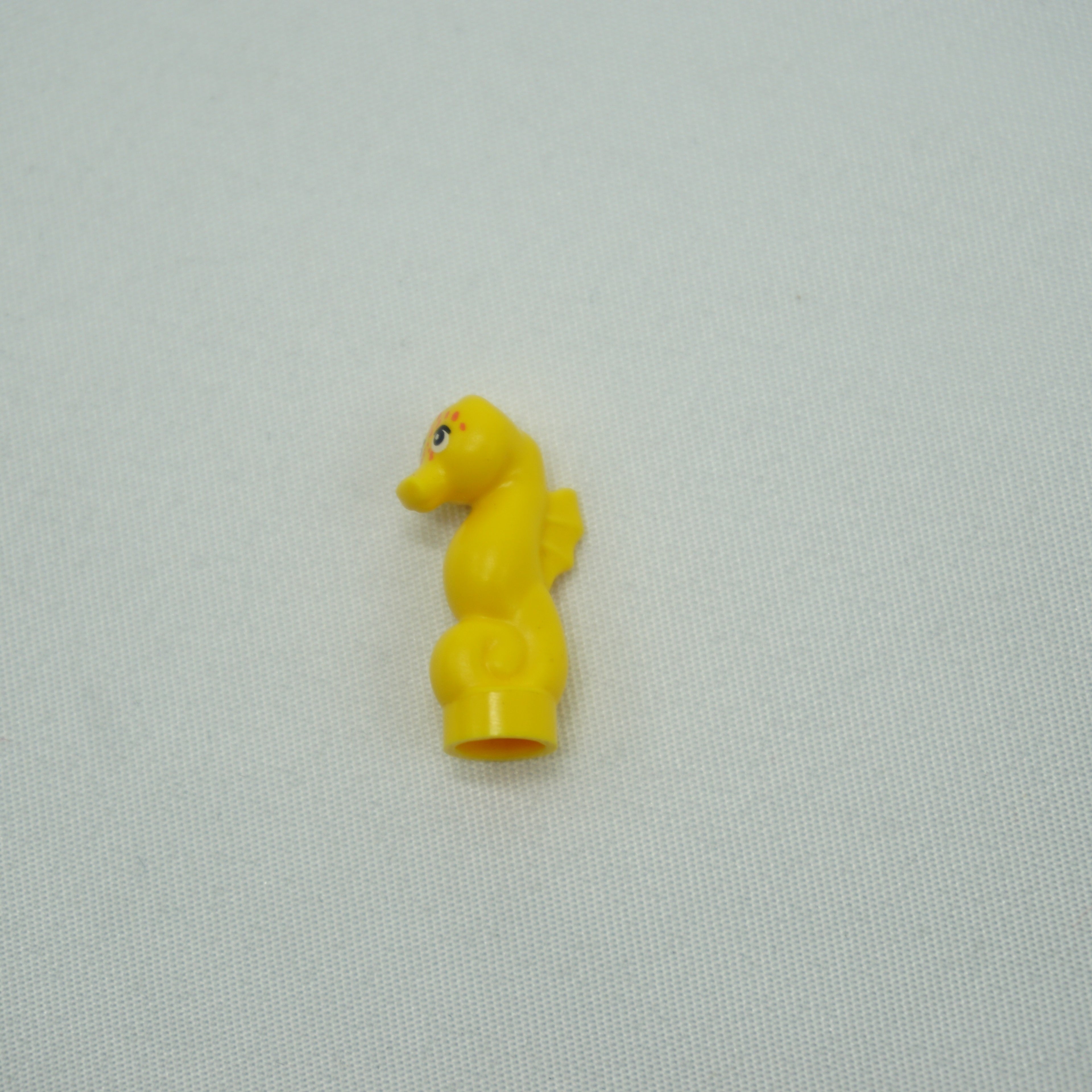 Part 67156pb03 - Seahorse, Friends with Black Eyes and Orange Spots Pattern