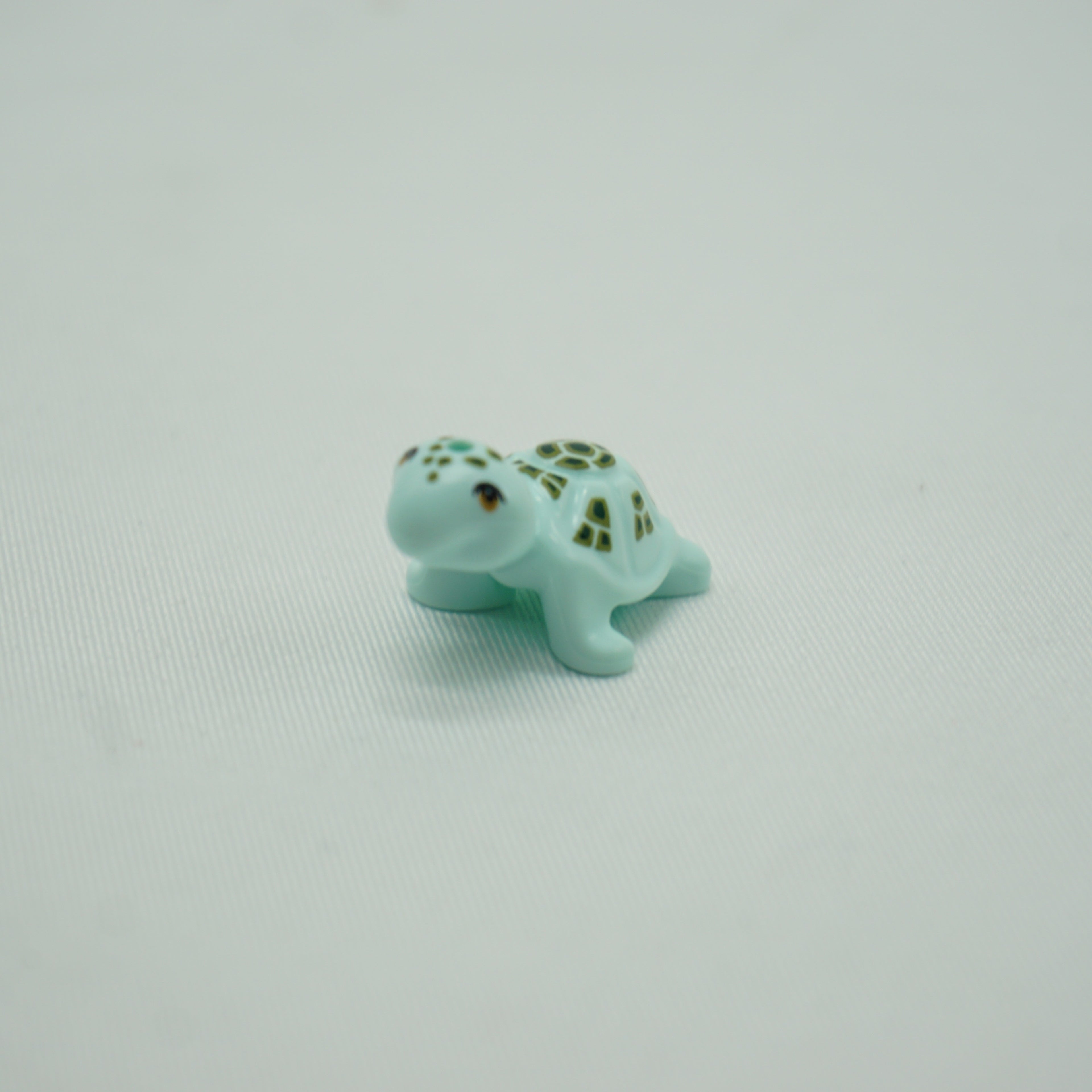 Part 11603pb05 - Turtle, Friends / Elves with Medium Nougat Eyes and Dark Green and Olive Green Spots Pattern