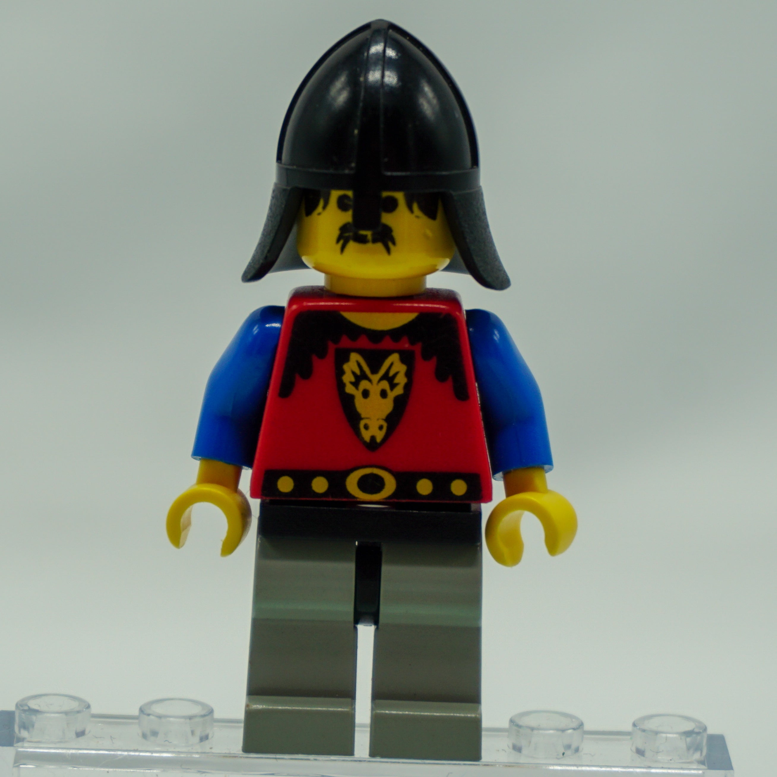 Minifig cas013 - Dragon Knights - Knight 1, Light Gray Legs with Black Hips, Black Neck-Protector
