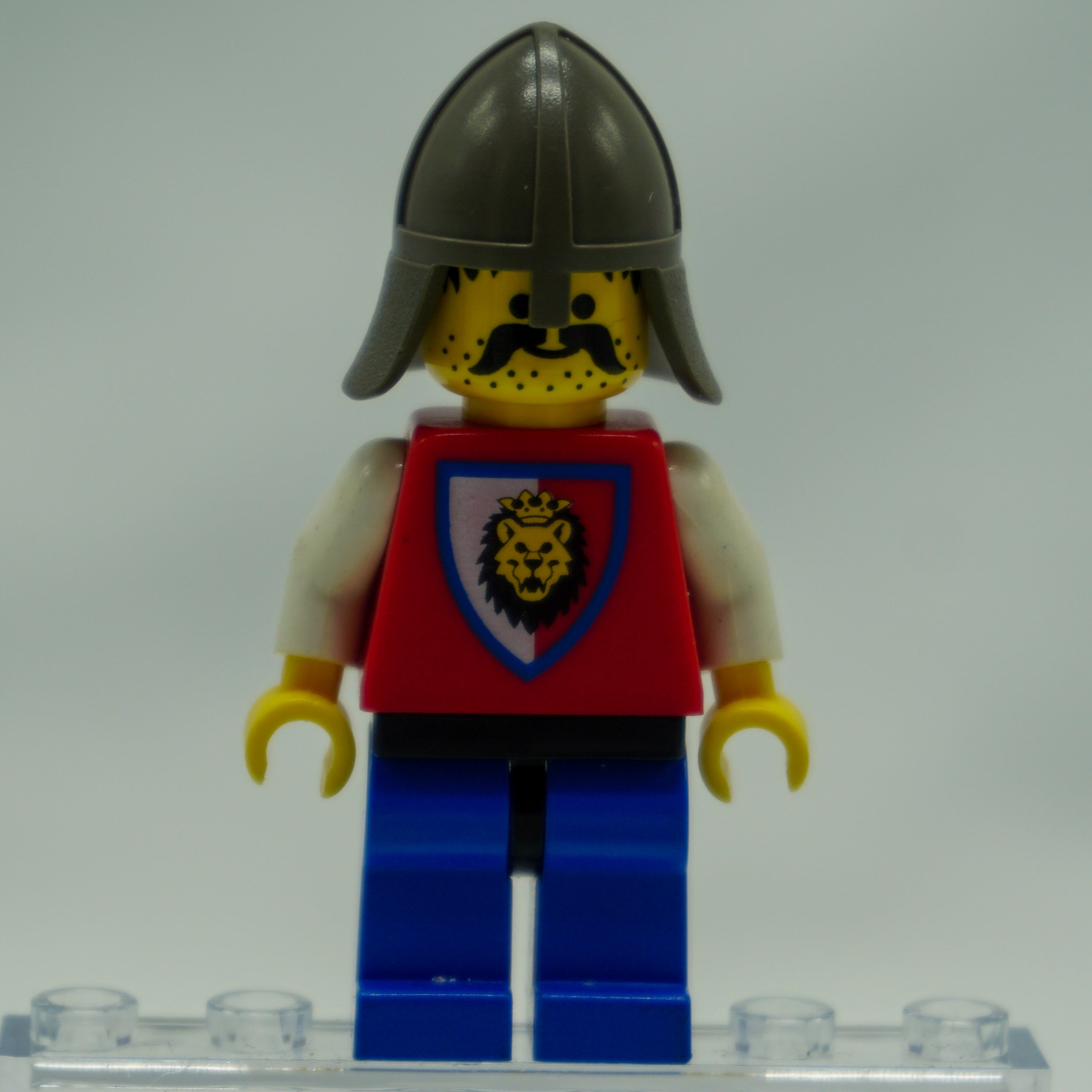 Minifig cas065 - Royal Knights - Knight 3, Dark Gray Neck Protector
