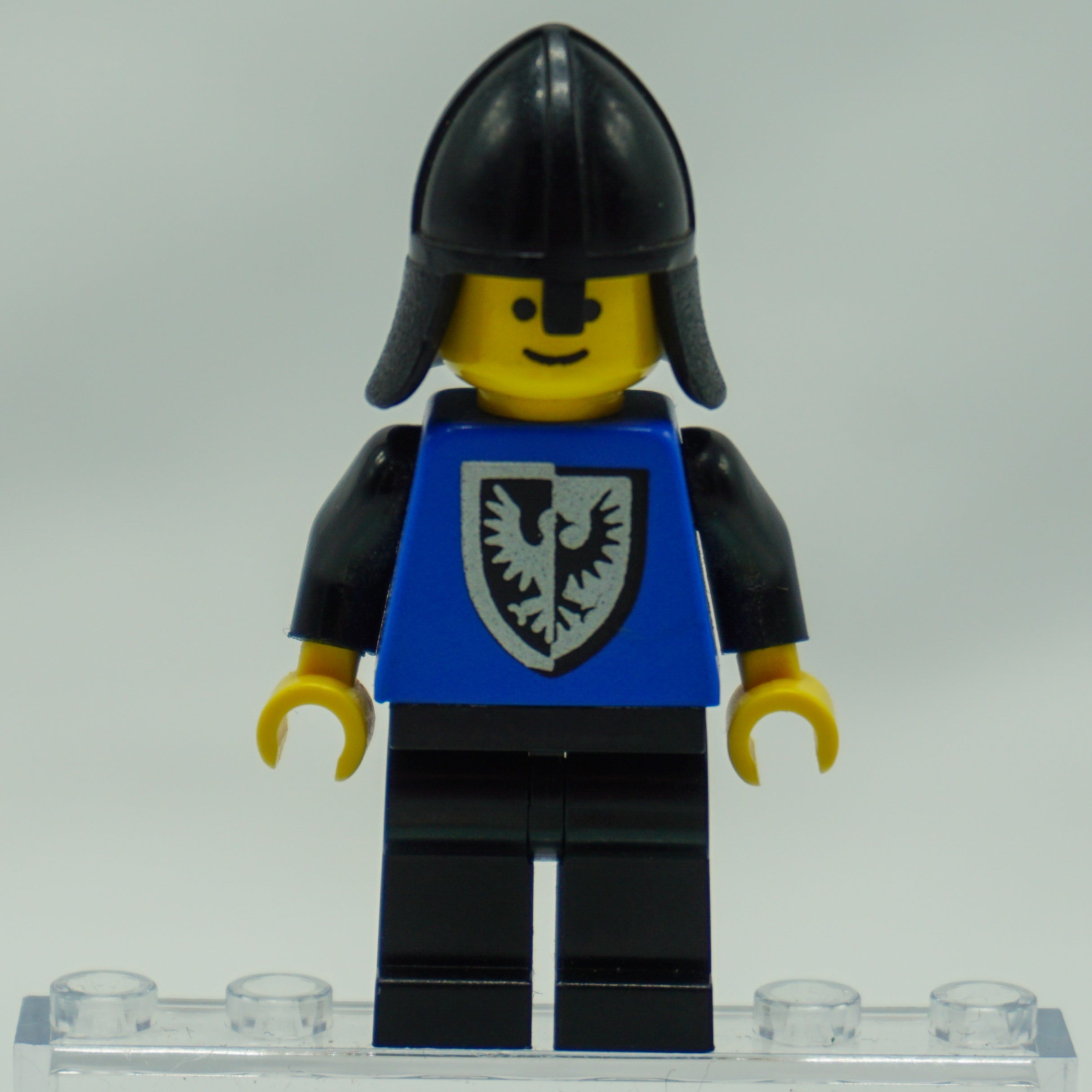 Minifig cas101a - Black Falcon - Black Legs, Black Neck-Protector, Shield Bottom Round (Vintage)