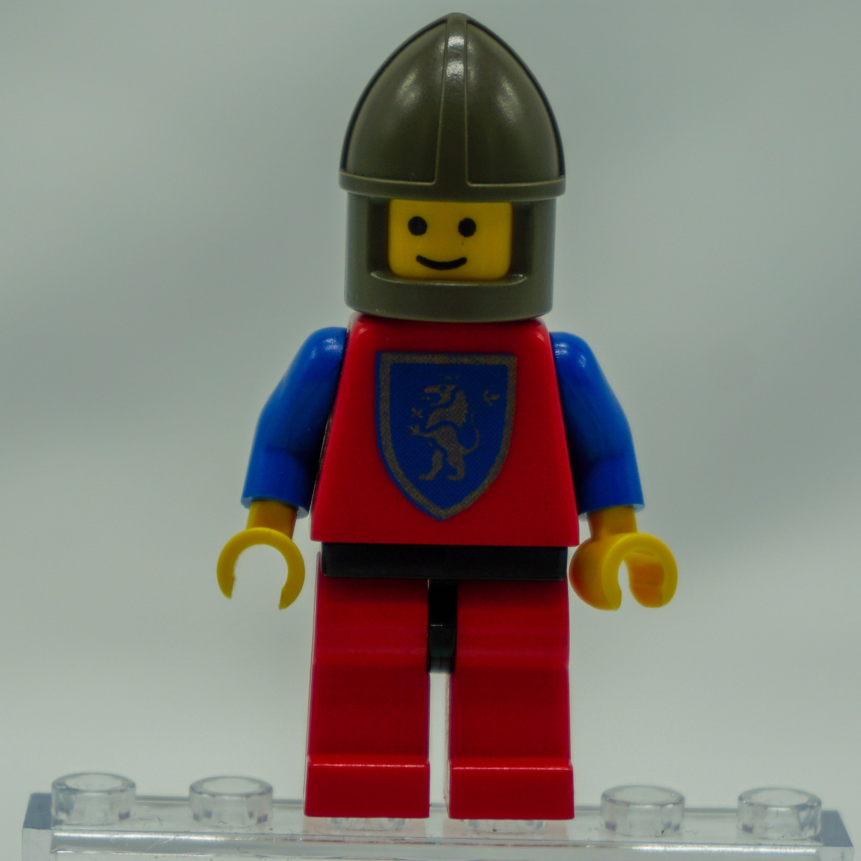 Minifig cas119 - Crusader Lion - Red Legs with Black Hips, Dark Gray Chin-Guard