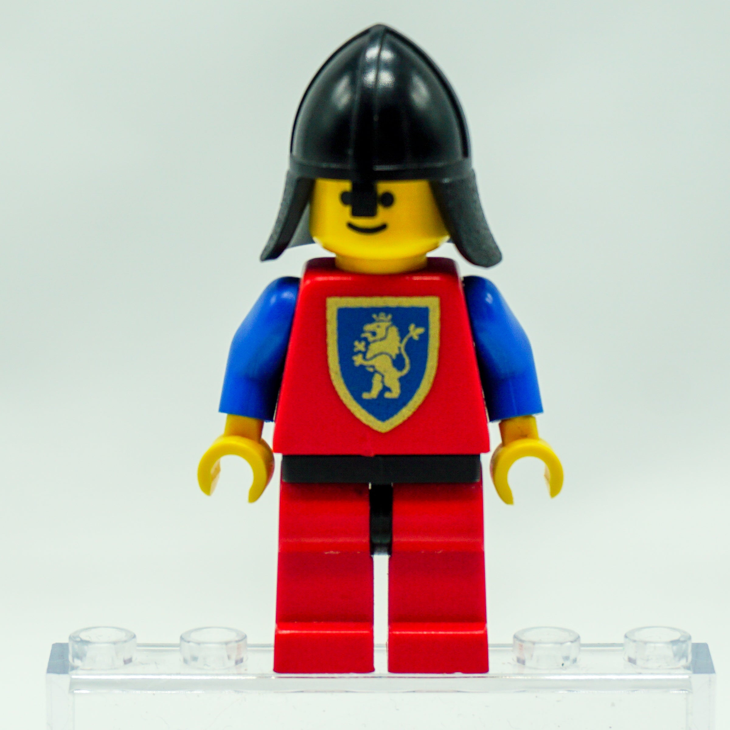 Minifig cas120 - Crusader Lion - Red Legs with Black Hips, Black Neck Protector